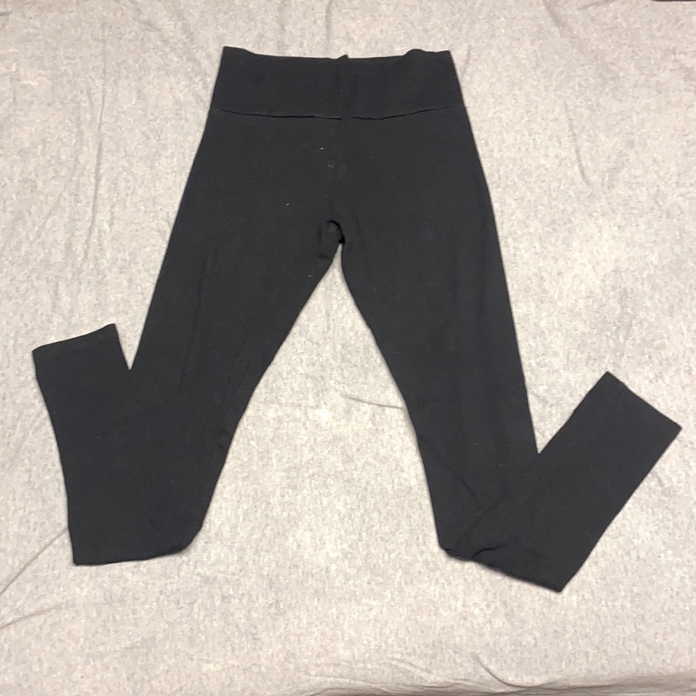 Plain black leggings